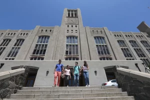 Estudiante apuñala a profesor en universidad Santa María de Valparaíso.
